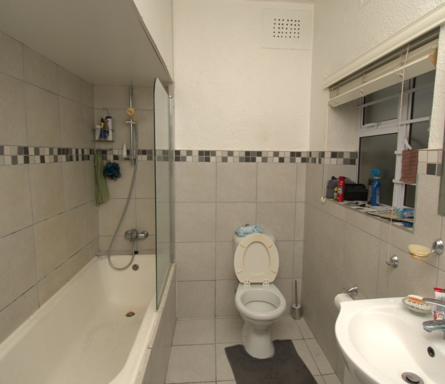 To Let 1 Bedroom Property for Rent in Kenilworth Western Cape
